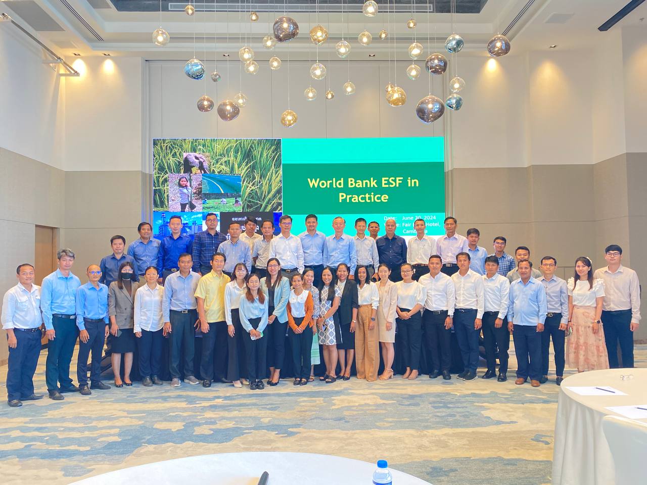 Home Large training workshop in a conference hall